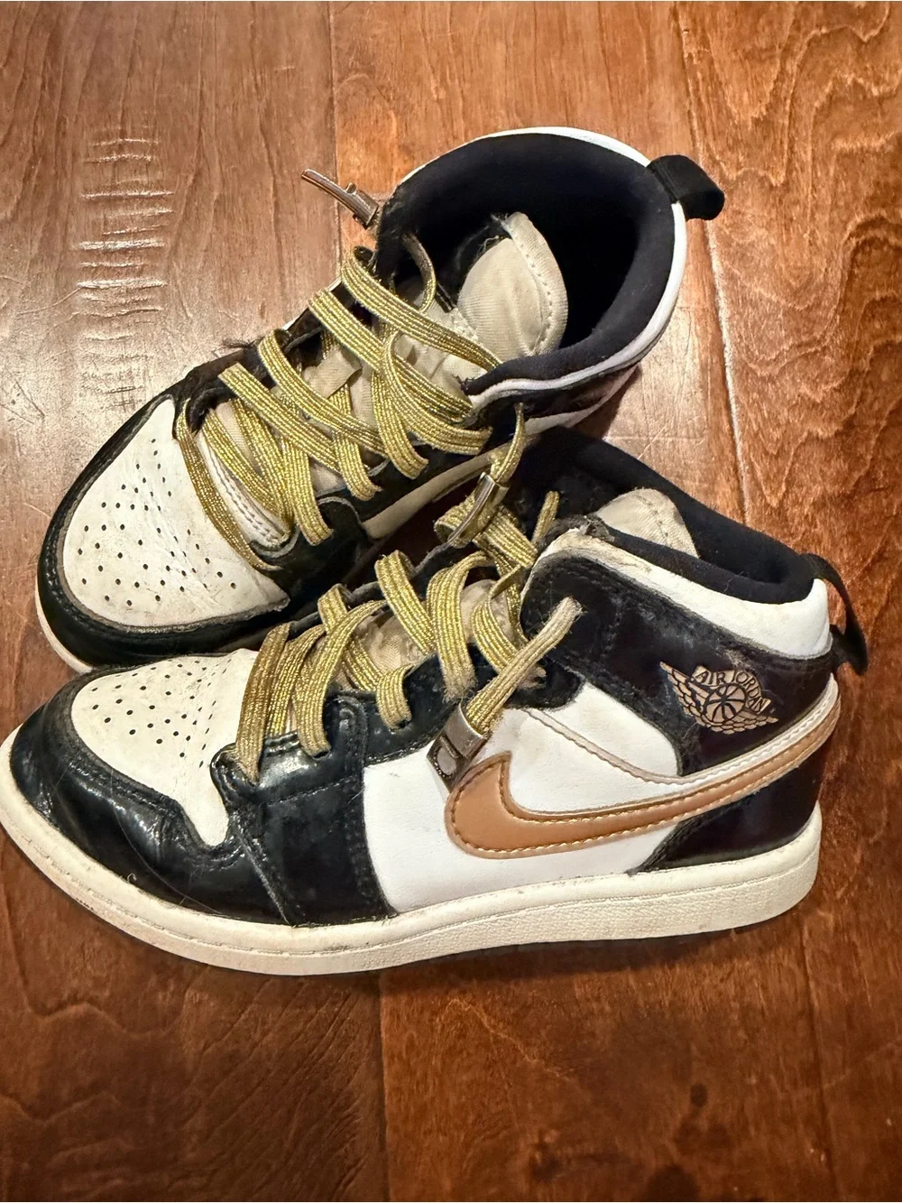 Jordan Kids High-Top Sneakers in White, Black & Gold